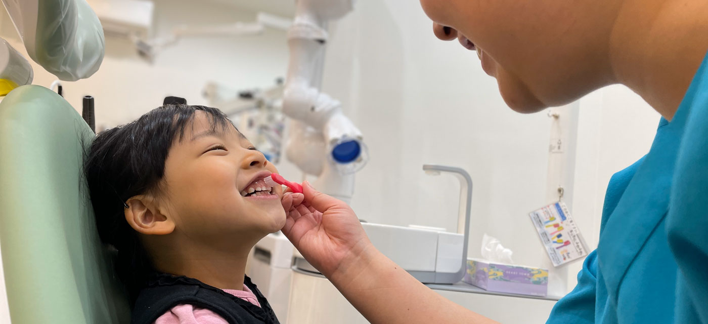 しらこばと歯科診察風景